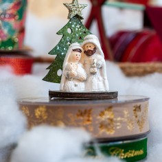 Statuetta Natività con Albero di Natale foto ambientata