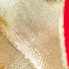Nastro Bifacciale in Tessuto e Lamè Oro con Bordo Animato rosso texture